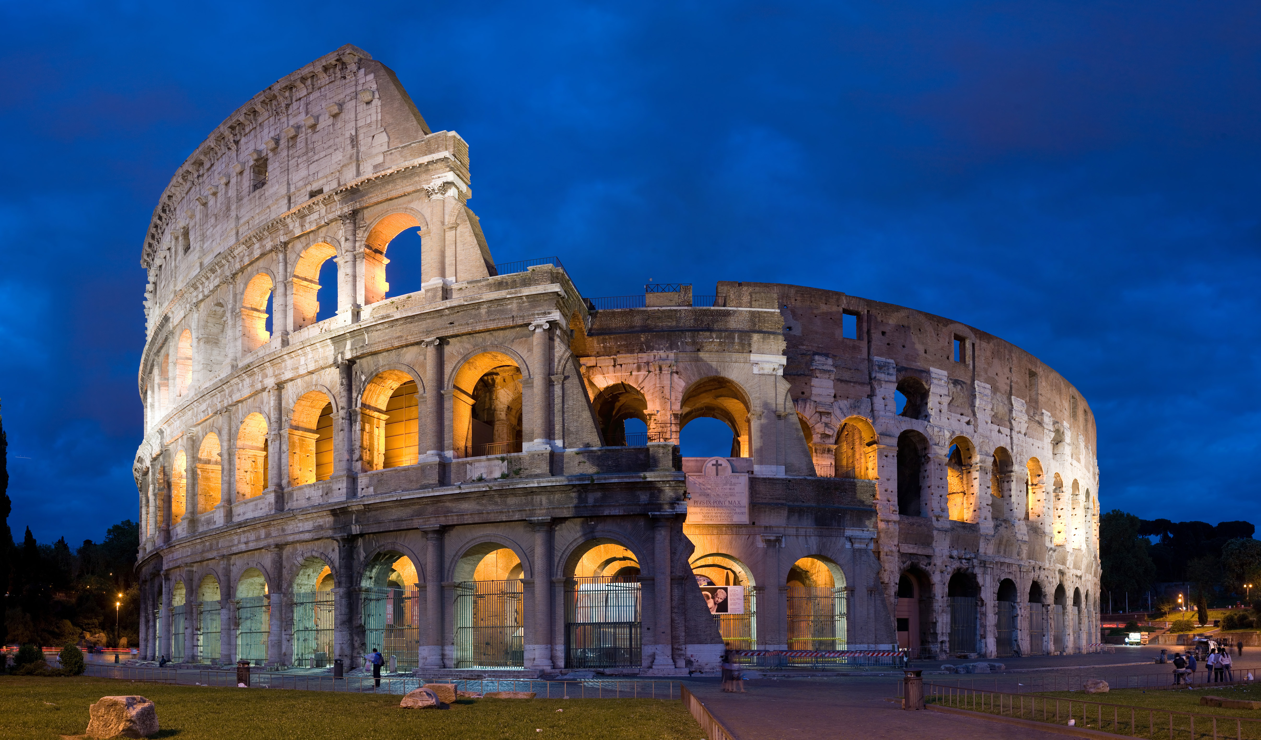 Colosseum Night